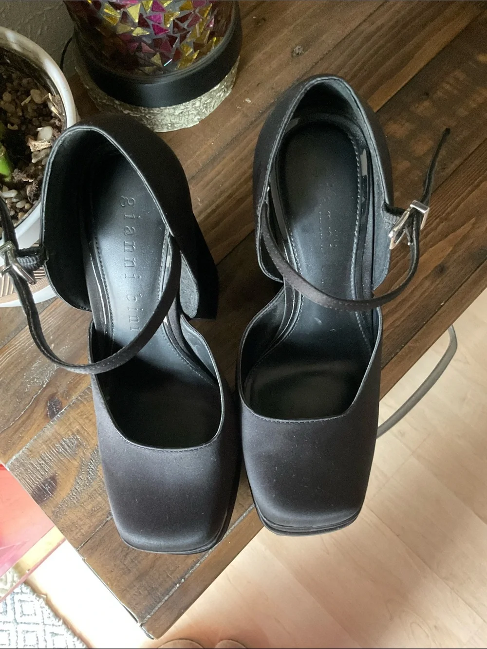Gianni Bini Platform Mary Jane Heels in black